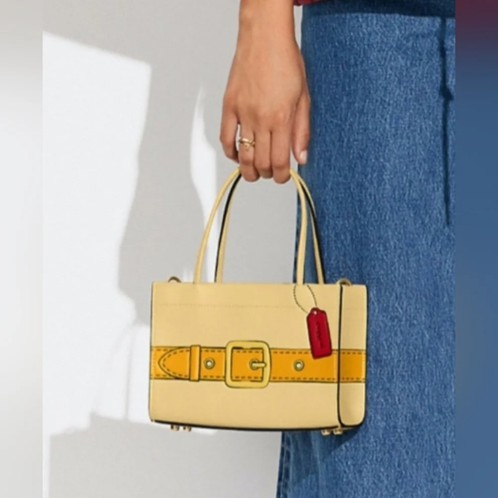 COACH Cashin Carry Tote 20 With Trompe L'oeil Print